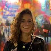 Etudiante qui s'adapte aux besoins